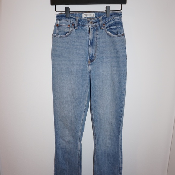 Abercrombie and Fitch "The 90s Slim Straight Ultra High Rise" - Picture 5 of 5